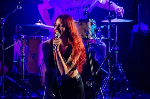 Agustina De La Loza cantando en vivo